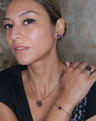 Ear chips Rosita